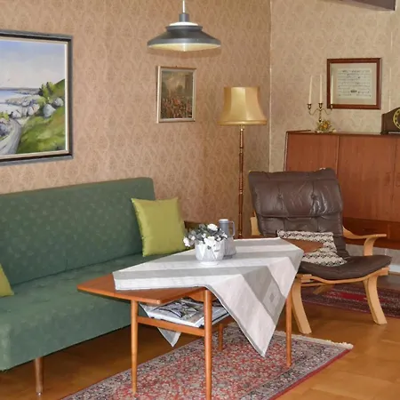 Feriehus 2 Bedroom Cozy In